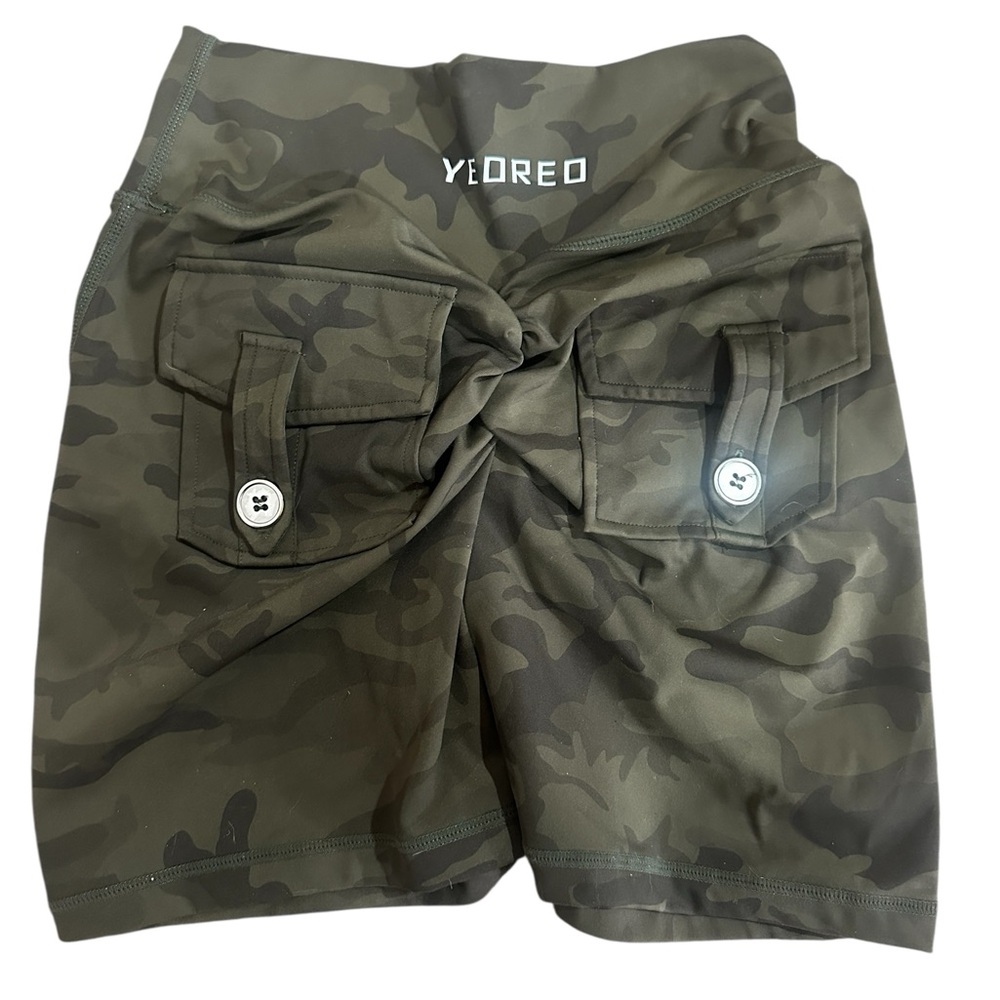 Camo butt lifting workout shorts